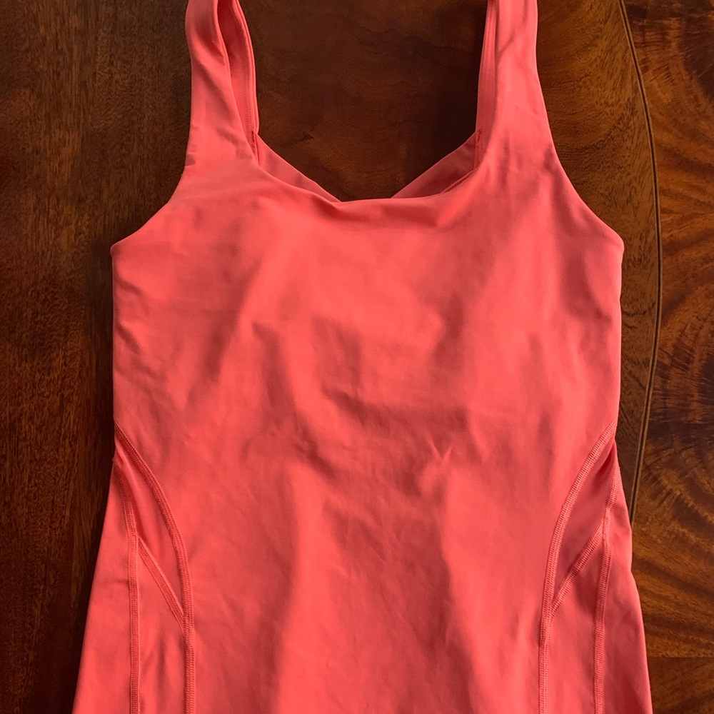 Lululemon Rise and Flow Tank w/ Built- in Bra- 6